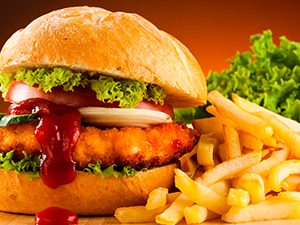 FAST-FOOD YİYECEKLER ÇOCUKLARIN GELİŞİMİNİ OLUMSUZ ETKİLİYOR