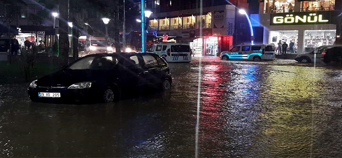 GÜMÜŞHANE DERE YATAĞINA DÖNDÜ