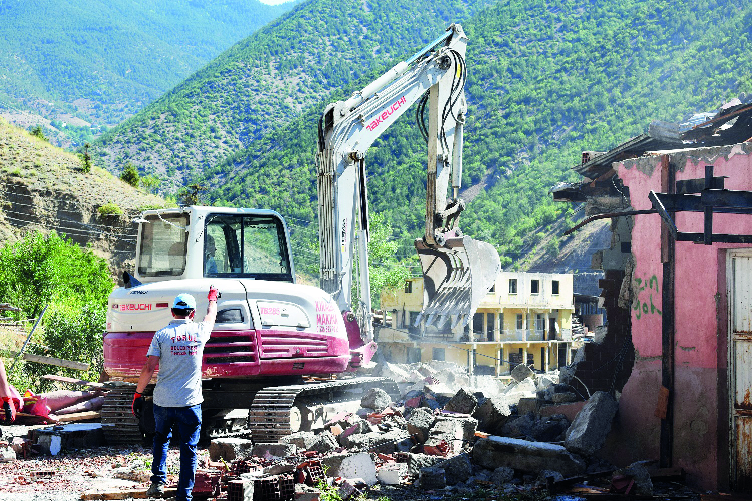 ATIL MEZBAHANE YIKTIRILDI