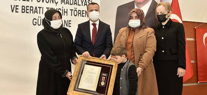 ŞEHİT BURAK TOK’UN AİLESİNE DEVLET ÖVÜNÇ MADALYASI VE BERATI VERİLDİ