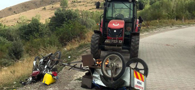 MOTOSİKLETLE TRAKTÖR ÇARPIŞTI: 1 YARALI