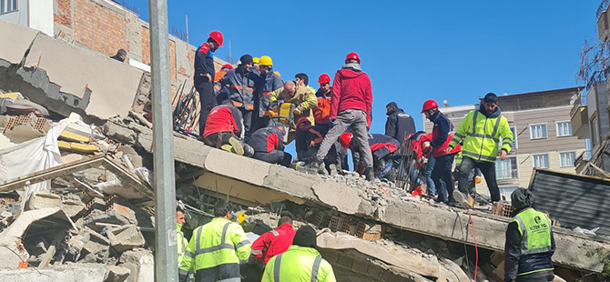 GÜMÜŞHANE EKİBİ CANLA BAŞLA ÇALIŞIYOR