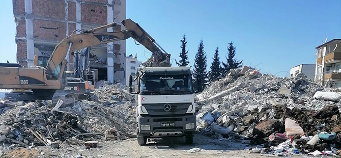 ÖZEL İDARE EKİPLERİ İLK GÜNDEN BERİ DEPREM BÖLGESİNDE