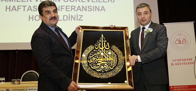 HZ. MUHAMMED, EN GÜZEL MODEL, EN GÜZEL ÖRNEKTİR Gümüşhane’de İl Müftülüğü tarafından Mevlid-i Nebi Haftası ve Camiler ve Din Görevlileri Haftası nedeniyle “Peygamberimiz, İman ve İstikamet” konulu konferans düzenlendi. Gümüş