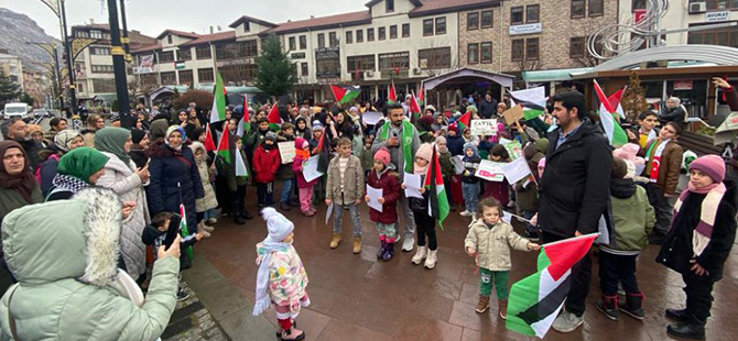 ÇOCUKLARDAN DÜNYA ŞEHİT ÇOCUKLARI GÜNÜNDE BASIN AÇIKLAMASI