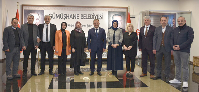 BAŞKAN ÇİMEN’DEN BELEDİYE MECLİS ÜYELERİNE TEŞEKKÜR PLAKETİ