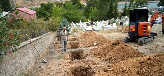 SULAR ALTINDA KALAN 50 MEZARIN TAŞINMASINA BAŞLANDI