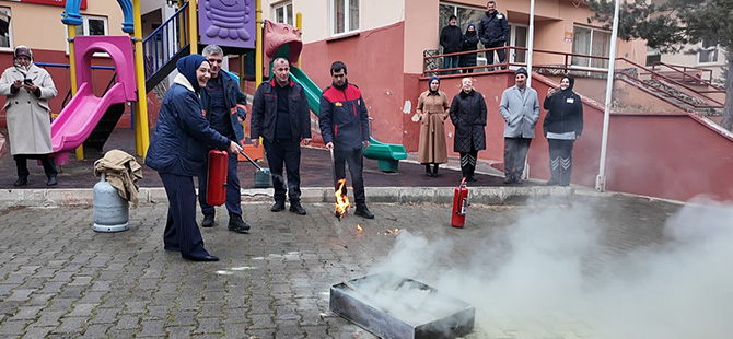 GÜMÜŞHANE İTFAİYESİ, YANGIN SÖNDÜRME VE TAHLİYE EĞİTİMİ DÜZENLEDİ