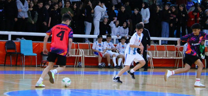 FUTSAL GENÇLER GRUP MÜSABAKALARI GÜMÜŞHANE’DE