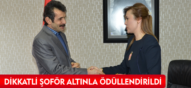 DİKKATLİ ŞOFÖR ALTINLA ÖDÜLLENDİRİLDİ