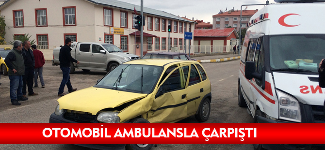 OTOMOBİL AMBULANSLA ÇARPIŞTI