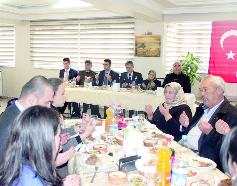 Şehit Ailelerine Ve Gazilere Yemek Verildi