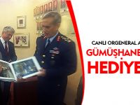 CANLI ORGENERAL AKIN ÖZTÜRK'E GÜMÜŞHANE ALBÜMÜ HEDİYE ETTİ